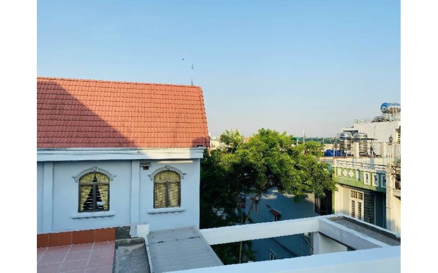 BÁN NHÀ TRỆT 2 LẦU SÂN THƯỢNG ĐÚC (5.3X16.5) THỚI AN 16, Q12 (SÁT MẶT TIỀN - XE HƠI NGỦ TRONG NHÀ)