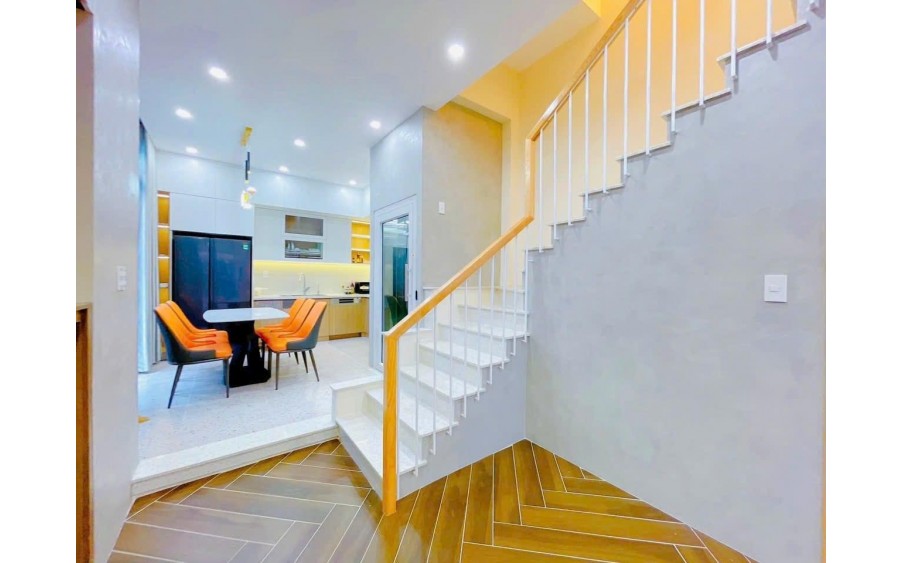 Chủ GẤP bán Mặt tiền Góc gần Emart Phan Huy Ích, đường xe tải 70m2, 4 tầng, 5PN giá nhỉnh 8,7 tỷ