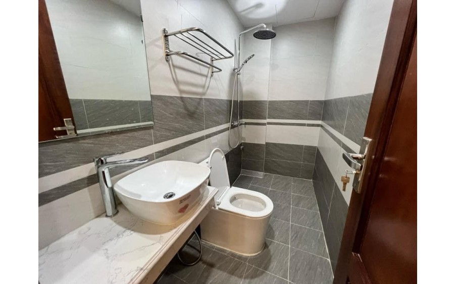 BÁN GẤP NHÀ KHU HOÀNG CẦU, TRẦN QUANG DIỆU, 50M, 5 TẦNG, NGÕ PHÂN LÔ, KINH DOANH, Ô TÔ, GIÁ CHỈ 14,X TỶ, LH 0904263664