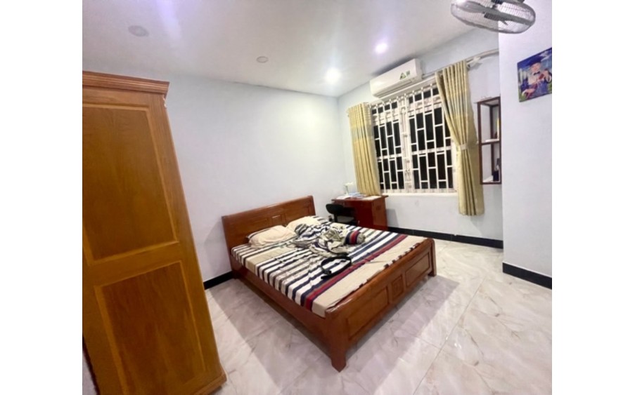 NHÀ KHA VẠN CÂN PHẠM VĂN ĐỒNG 279M. NGANG 10M. BÊN GIGAMAIL. LINH ĐÔNG. 22.TỶ.