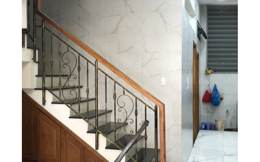 Bán 3 Tầng Đường 160 Gần Lê Văn Việt, 4 PN, 5,5m*16m Nhỉnh 5 Tỷ, Ở NGAY, Có Sân Oto Trước Nhà