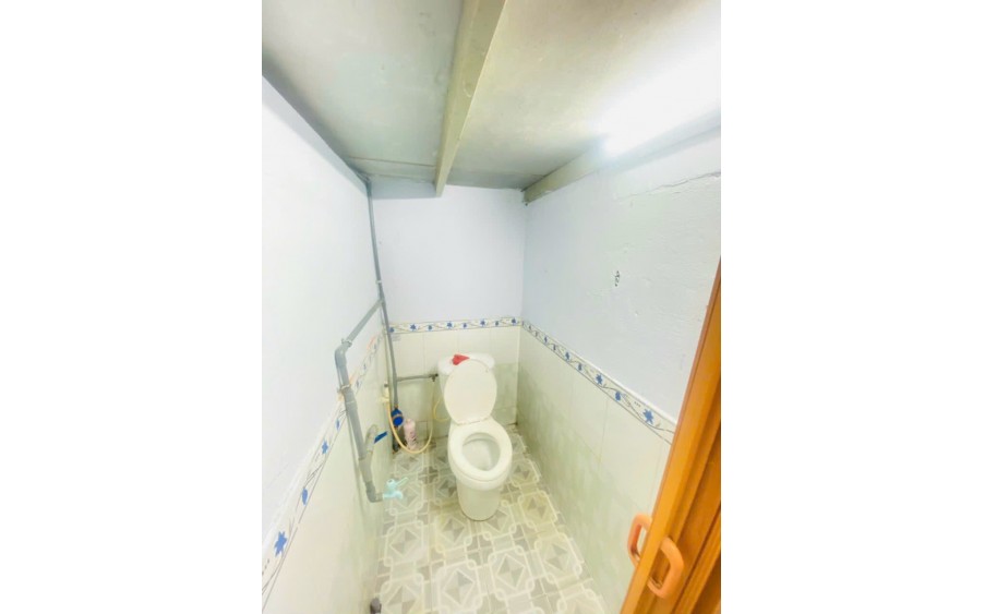 Nhà mặt tiền, sạch đẹp, có máy lạnh, gần trường học, giá rẻ, ngay Cao Đẳng Điện Lực