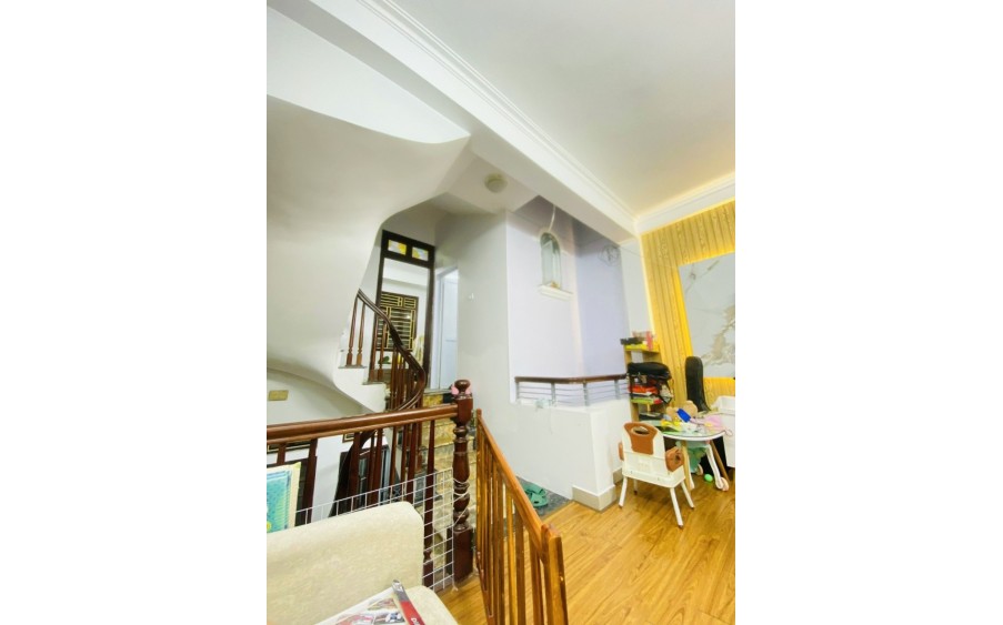 Bán nhà Kim Giang- Hoàng Mai, 36/40 m2, 4 tầng,4 m mặt tiền, giá 5,8  tỷ.