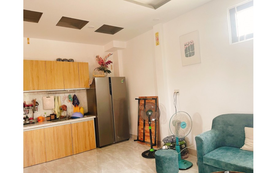 Duy nhất 1 căn nhà 3 tầng thành phố đường ô tô tận nơi. Gần Chợ. Chỉ 1,x Tỷ