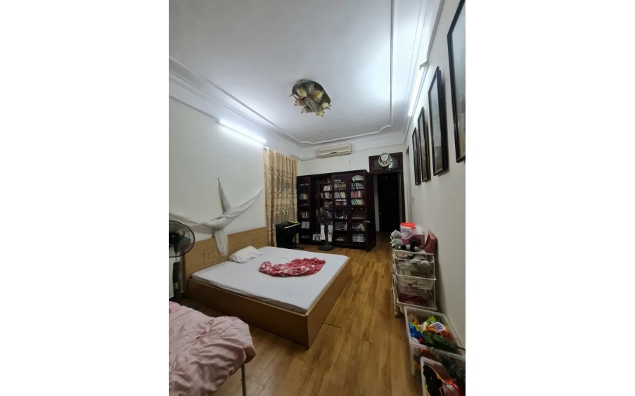 Nhà mặt phố Nguyễn Văn Cừ 136m2,3 tầng, mặt tiền 8.3m, 25.5 tỷ Long Biên