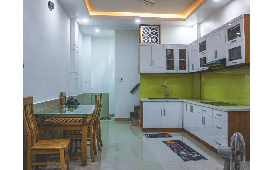 Bán nhà hẻm xe hơi CMT8 P5 Tân Bình 3 tầng 3PN chỉ nhỉnh 5 tỷ.