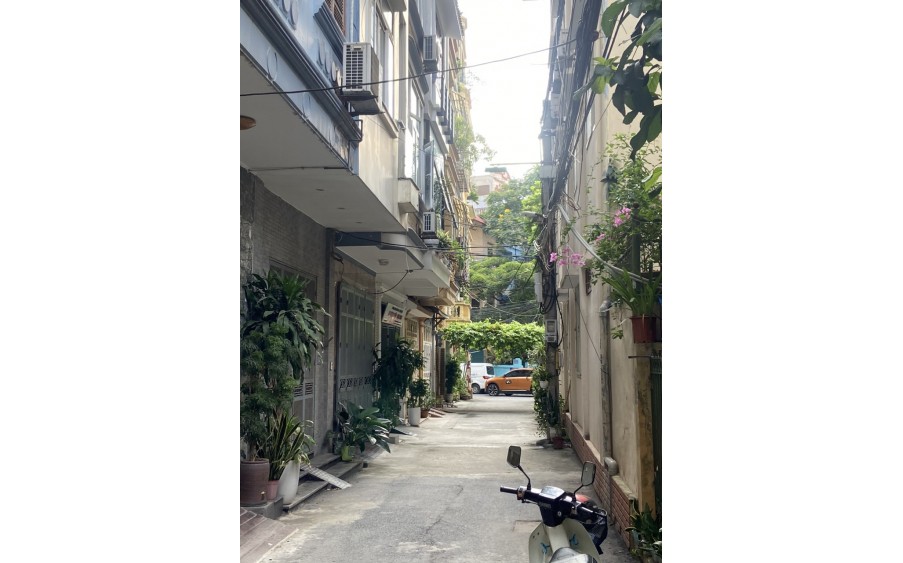 Bán nhà Hoàng Quốc Việt, Nghĩa Tân,DT50m2, 5T,MT4,5m giá nhỉnh 8 tỷ