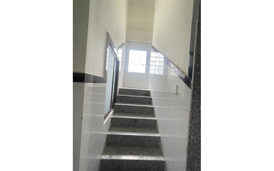 Bán nhà Tân Bình, Trần Thị Trọng, ngay chợ, 344m2, dài 46m,8 Tầng, dòng tiền 200tr, giá 35T