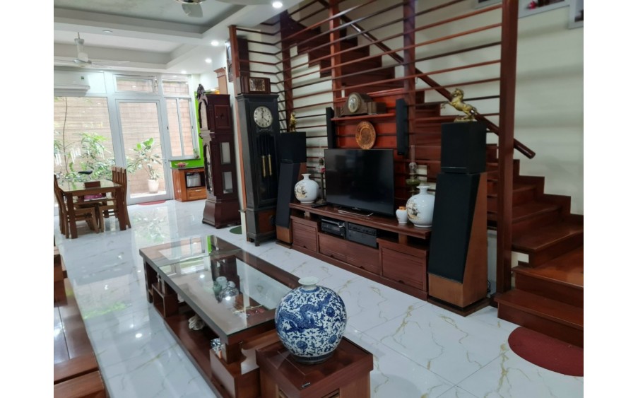 Bán nhà phân lô Tổng Cục 5 Yên Xá - Thanh Trì ,100  m2, mặt tiền 5,2 m, giá 19  tỷ.