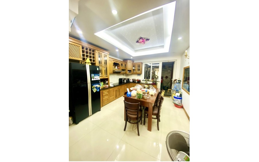 Bán nhà 752/ Lạc Long Quân 4.2x18m 4 tầng 8.1 tỷ