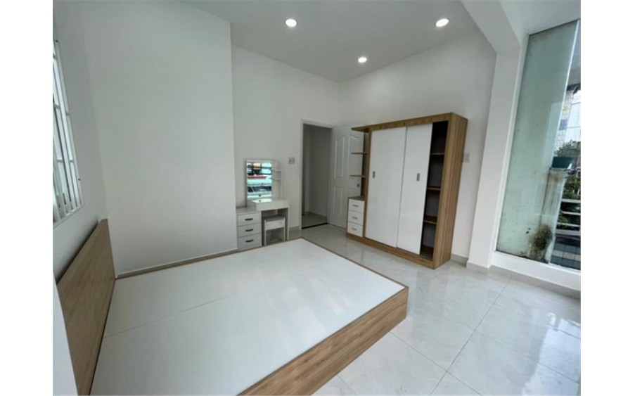 Bán nhà 2 lầu MT chợ, Tân Hưng, Quận 7 - SHR, Hoàn công đủ - 4x10m nở hậu - Chỉ từ 4 tỷ - Hướng Đông