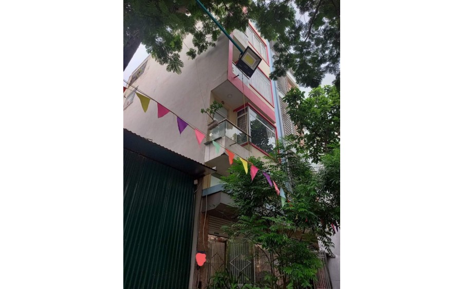 HIẾM ! KDT Kiến Hưng , Phân Lô, Vỉa Hè, Gara Ô Tô, 50M 5 Tầng 6 Ngủ, chỉ 9.5TY.  Tầng 1 có gác lửng làm phòng khách, trần nhà ốp gỗ, nội thất sin sò