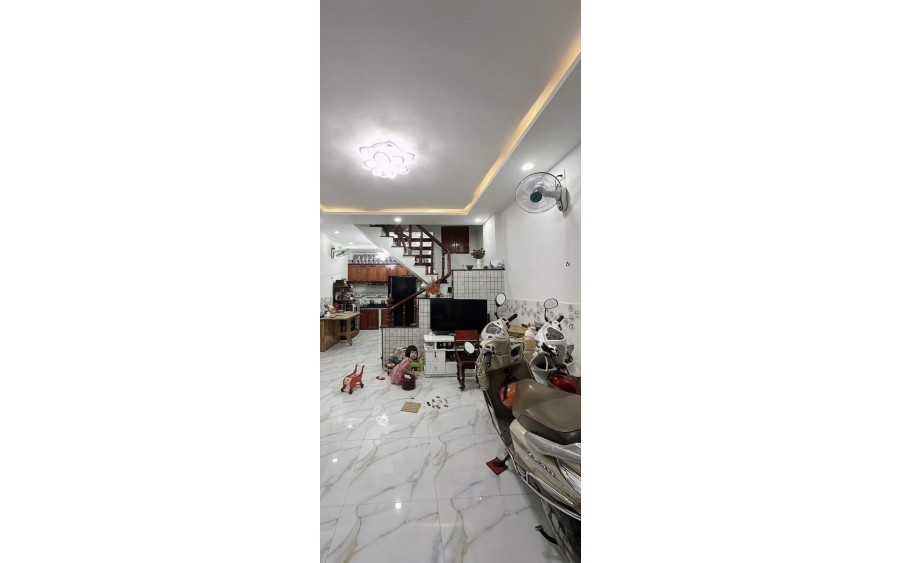Bán nhà 2 tầng đúc hẻm xe hơi Trịnh Đình Trọng, DT: 56m2, giá 5tỷ2