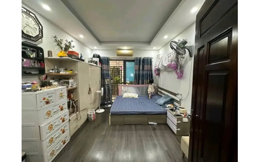 Bán nhà Ngô Gia Tự 30m2, 5 tầng,mặt tiền 3.6m, 3.95 tỷ Long Biên.full nội thất, ô tô đỗ cổng.