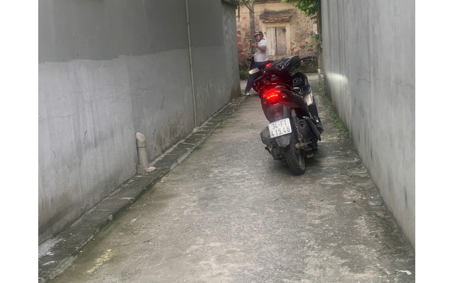 chỉ vài trăm triệu có ngay lô đất 63 m giáp thị trấn chúc sơn thuộc xóm trại đại yên chương mỹ 
Cách tỉnh lộ 419 chỉ 80 m 2 phút ra trung tâm thị