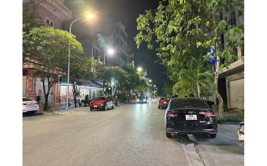 5 tầng Đại Hoàng Sơn trung tâm của thành phố Bắc Giang