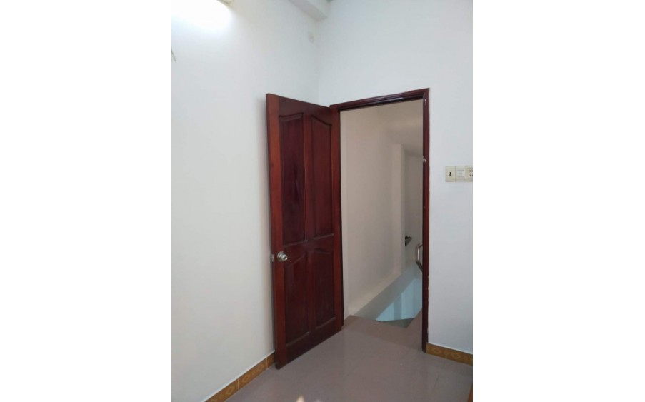 Chính Chủ Cần Cho Thuê Nhà Nguyên Căn Lý Thái Tổ Quận 10 Giá Chỉ 10 Triệu/tháng.
