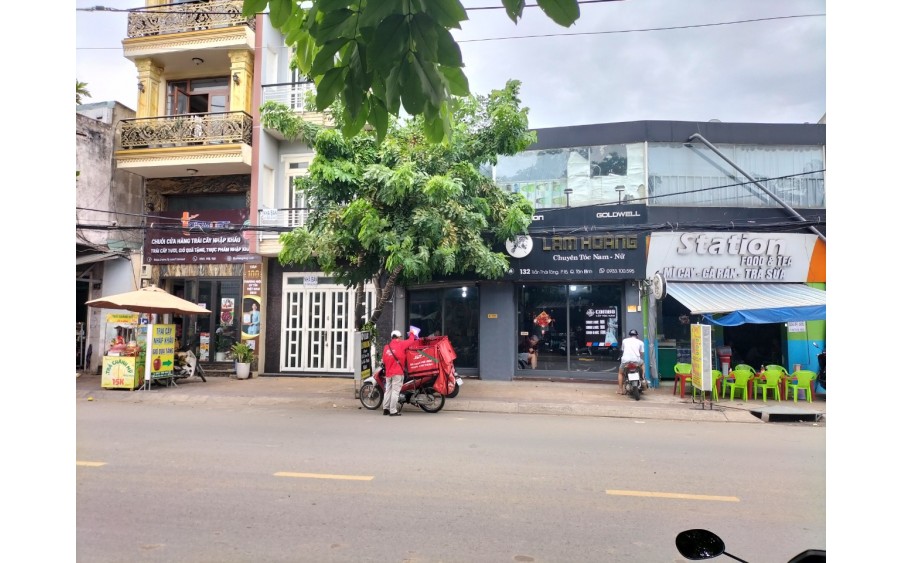 Mặt tiền hoạt động nhộn nhịp, đường rộng 30m, phường 15, chưa tới 100 triệu/m2