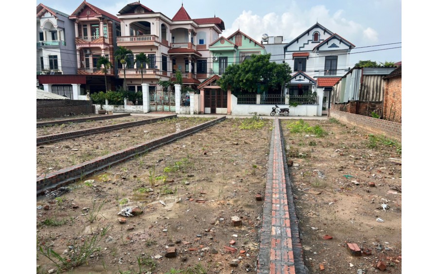 NHANH TAY SỞ HỮU LÔ ĐẤT 93,2M2 TRỤC CHÍNH LÀNG ĐƯỜNG RỘNG 7M 2 OTO TRÁNH NHAU KINH DOANH TỐT TẠI TỔ 6 TT QUANG MINH - MÊ LINH -  HN.