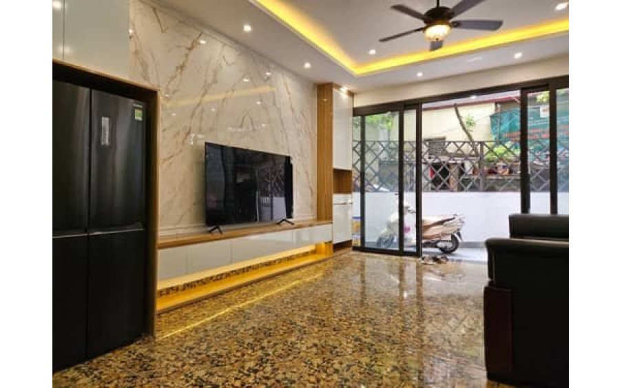 BÁN NHÀ phố Nguyễn Chí Thanh, DT 62m2, MT 6m, lô góc, 30m ra ô tô nhà mới full nội thất. Giá chỉ 9 tỷ.