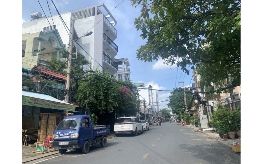 Bán Nhà Gò Vấp, Phan Huy Ichs, Hẻm ô tô, kế bế Emark, lô góc, 69m2, 3 Tầng  (4.2*17m),5.9 TỶ