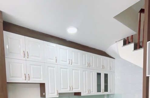 Bán gấpTT Long Biên chân cầu VT phân lô ô tô đỗ cửa 6 tầng mới tinh chỉ hơn 3 tỷ