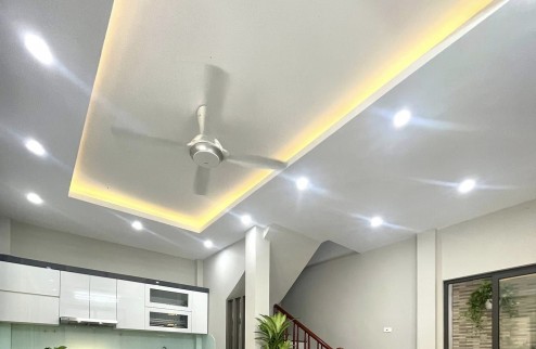 Bán nhà Kim Ngưu, 36m2, 5 tầng, mặt tiền 5.7m, giá 8,2 tỷ, đẹp mới, ô tô con đỗ cửa