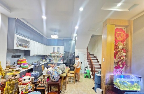 Bán nhà mặt phố Lê Ngọc Hân, 67m2, 4 tầng, 22,8 tỷ, phố 2 chiều ô tô, kinh doanh đỉnh