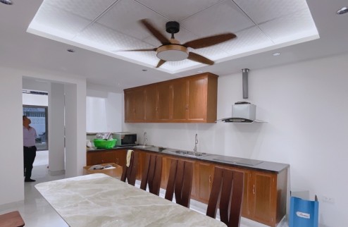 Bán nhà phố Hào Nam diện tích 69m2 ,4 tầng ,măt tiền 5.3m,giá 12.2 tỷ