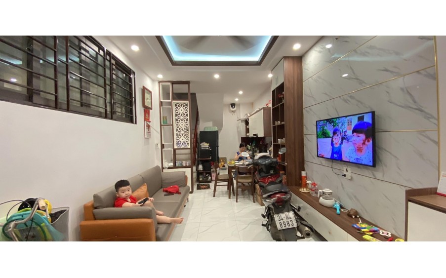 Bán nhà 30m x 4,5 tầng phố Tân Mai, Giá 3 tỷ 700