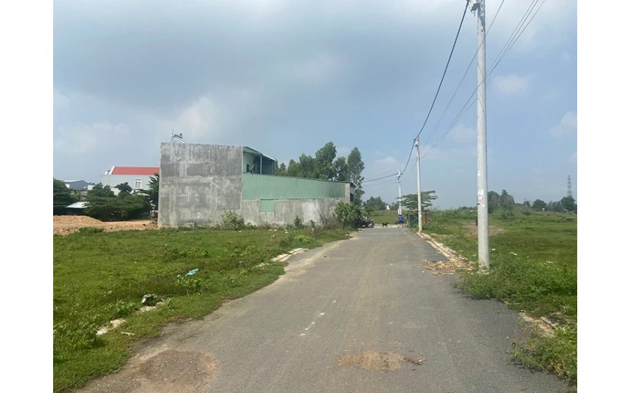 Lô đất ngộp cần bán 390 triệu, thổ cư nguyên miếng, 200m2