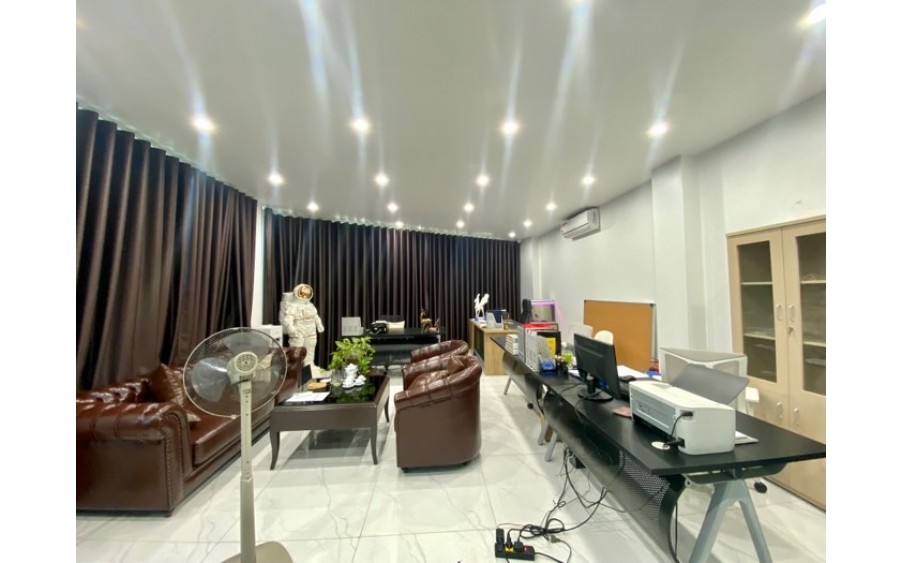 BÁN NHÀ 5 TẦNG MẶT PHỐ PHẠM VĂN ĐỒNG 50M2