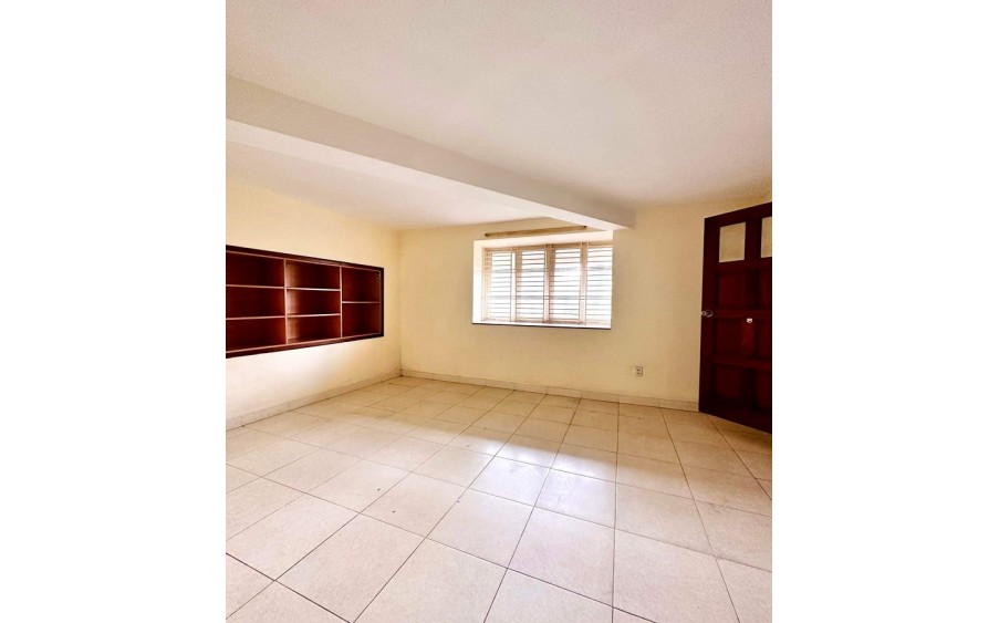 Bán nhà MT KD hạ chào 4 tỷ Trường Sa, P2, Phú Nhuận, 70m2, 5 tầng, ngang 13m