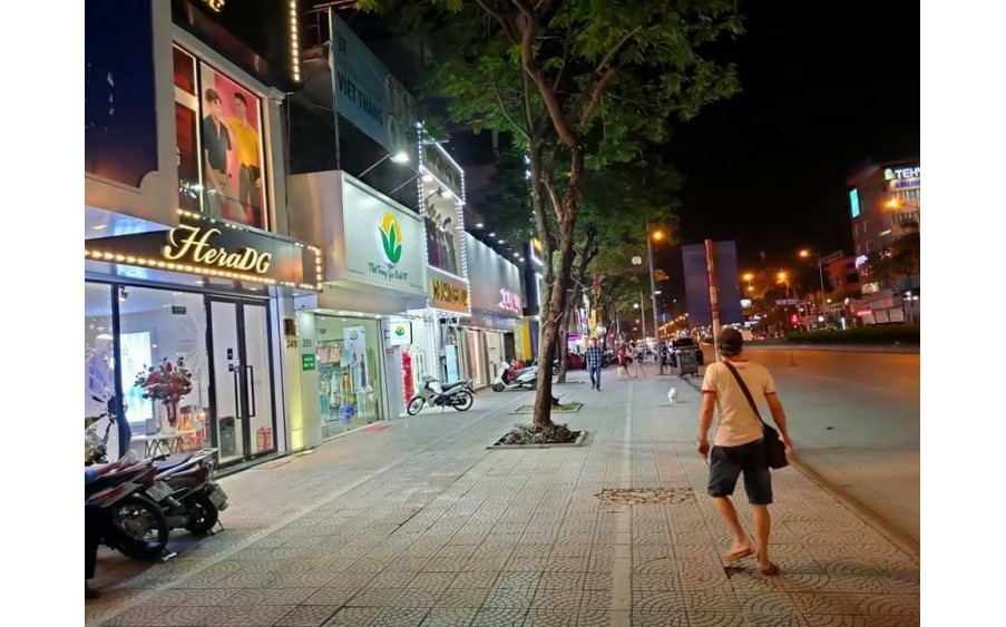 nhà mặt phố Nguyễn Văn Cừ, 1 mặt ngõ ôtô, 180m, mặt tiền 6m, full thổ cư