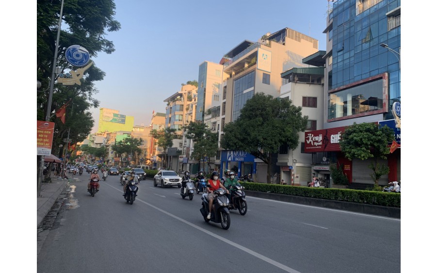 nhà mặt phố Nguyễn Văn Cừ, 1 mặt ngõ ôtô, 180m, mặt tiền 6m, full thổ cư