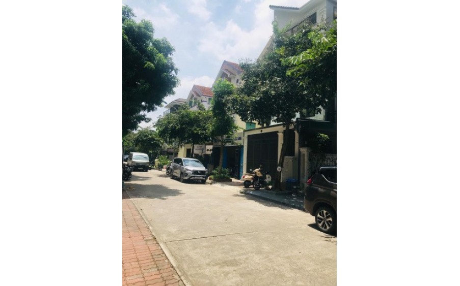 Cần bán BT Trung văn Intracom, Tố Hữu, DT:145m x 4T,MT 6,2m. Giá 26,5 tỷ. LH: 0964769634