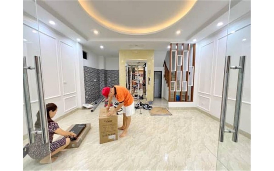 Bán nhà mặt phố gần đường Trường Chinh, Thanh Xuân, Hà Nội. 62m2 xây mới, sổ đỏ chính chủ. Giá chào 12,5 tỷ có thương lượng