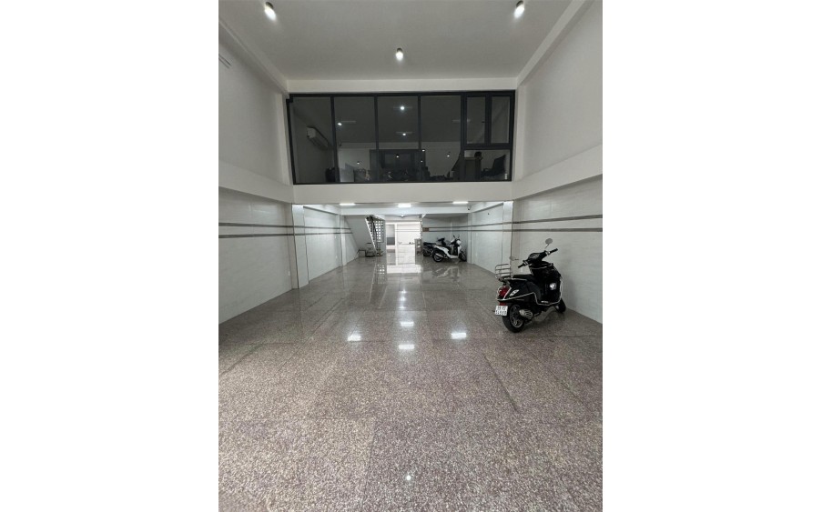 Nhà nguyên căn hẻm xe hơi, 1 trệt 3 lầu có thang máy, 6PN 4WC đường Nguyễn Hồng Đào, Phường 14, Tân Bình