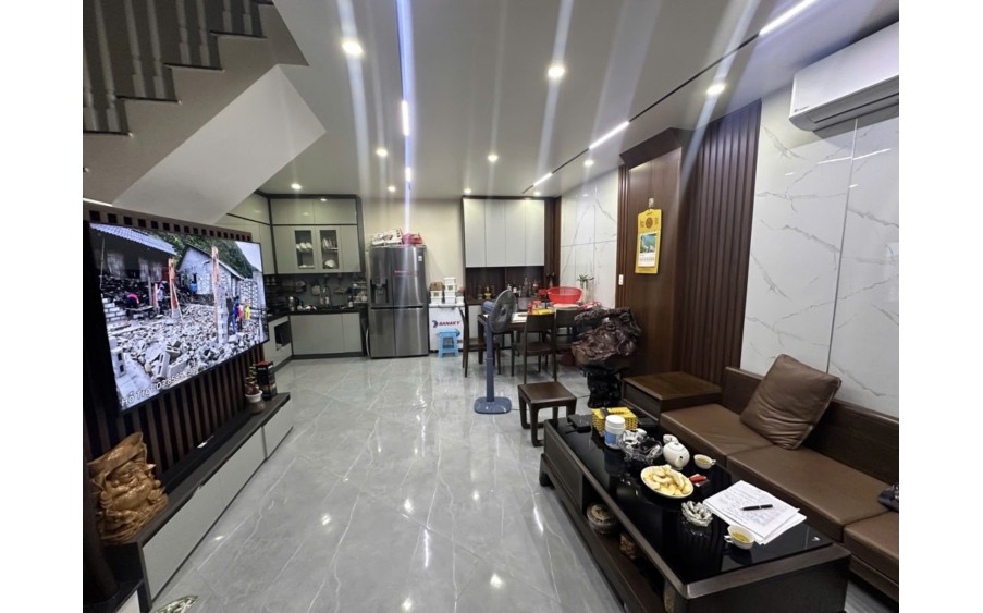 BÁN NHÀ NGÔ GIA TỰ LONG BIÊN 42M2  5 TẦNG NHỈNH 6 TỶ