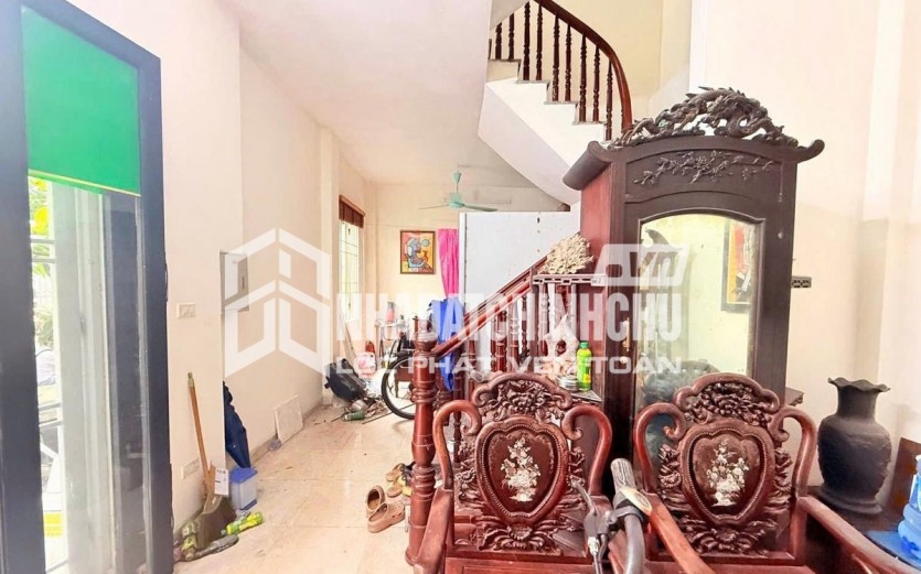 Lạc Long Quân - Tây Hồ, 30/33m2 x 5 tầng, mặt tiền 3.3m, nở hậu 7.6m, giá 12.2 tỷ