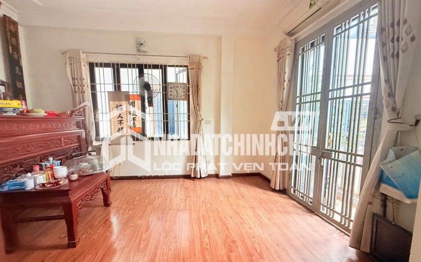 Lạc Long Quân - Tây Hồ, 30/33m2 x 5 tầng, mặt tiền 3.3m, nở hậu 7.6m, giá 12.2 tỷ