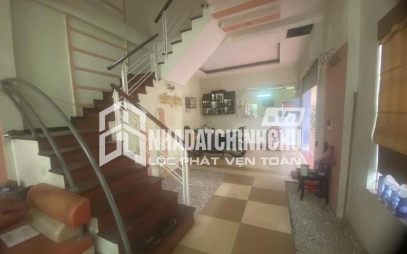 Trần Quốc Hoàn 44/80m2 Giá: 29.5 Tỷ