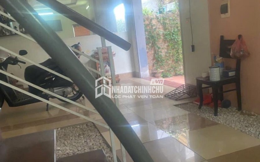 Trần Quốc Hoàn 44/80m2 Giá: 29.5 Tỷ