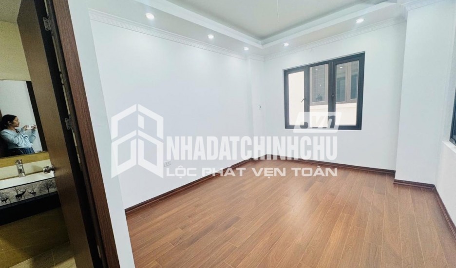 Nhà mới Xuân Đỉnh 30m2 5 tầng thang máy lô góc giá 9.85 tỷ