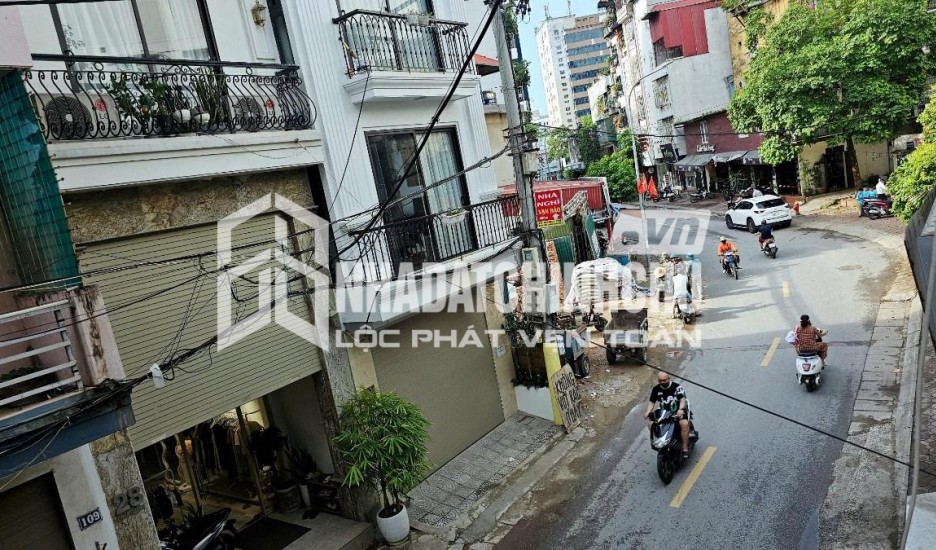 Bán nhà mặt phố Phạm Văn Đồng - Cầu Giấy - 120m 10 tầng Thang Máy Vỉa hè Dòng tiền sẵn