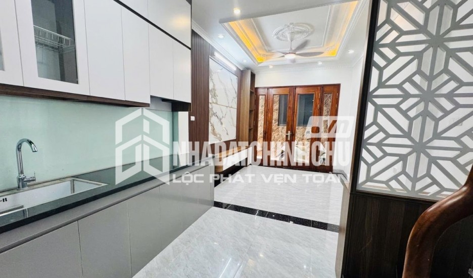 Nhà mới Xuân Đỉnh 30m2 5 tầng thang máy lô góc giá 9.85 tỷ