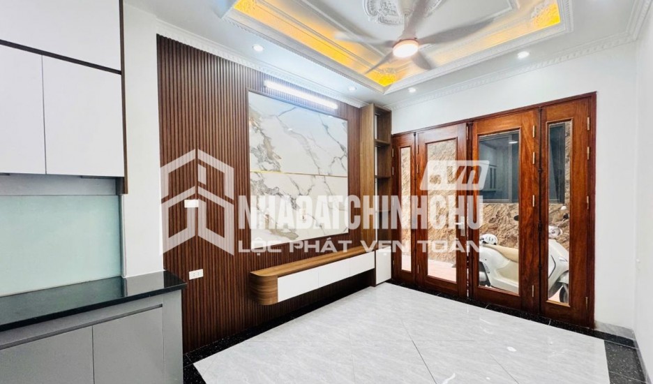 Nhà mới Xuân Đỉnh 30m2 5 tầng thang máy lô góc giá 9.85 tỷ