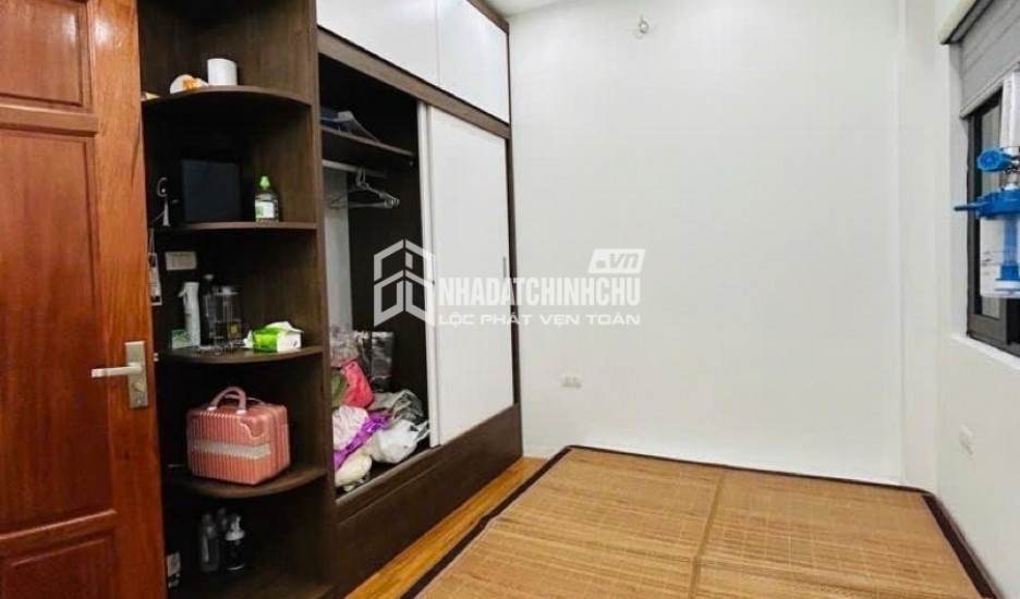 ĐÁNG CHÚ Ý! NHÀ Vĩnh Hưng gần Chợ đêm SV 35m × 5 Tầng. 6 Ngủ. Dòng tiền 250 - 300 triệu/năm.Chỉ 4 tỷ 860 triệu