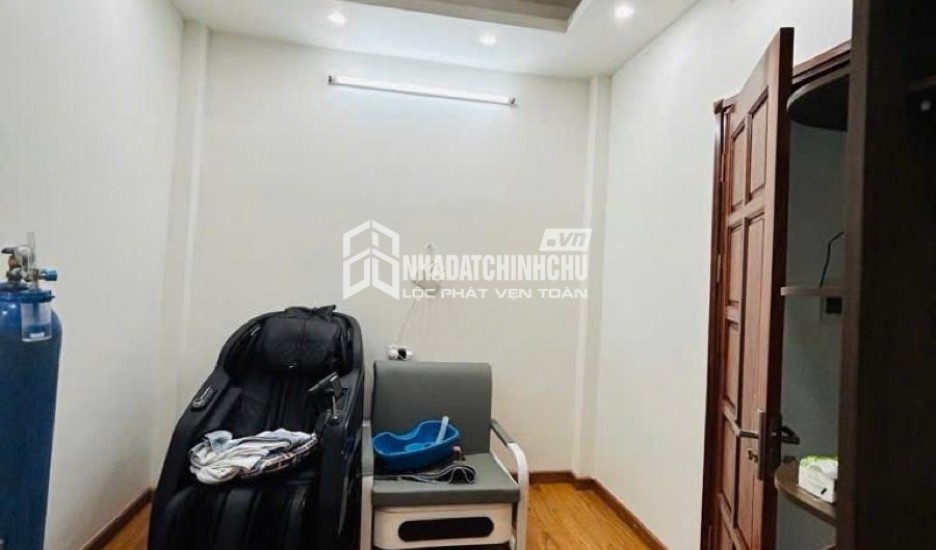 ĐÁNG CHÚ Ý! NHÀ Vĩnh Hưng gần Chợ đêm SV 35m × 5 Tầng. 6 Ngủ. Dòng tiền 250 - 300 triệu/năm.Chỉ 4 tỷ 860 triệu