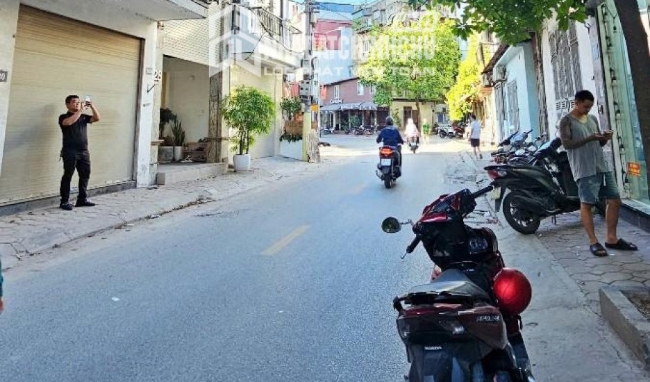 Bán nhà mặt phố Phạm Văn Đồng - Cầu Giấy - 120m 10 tầng Thang Máy Vỉa hè Dòng tiền sẵn